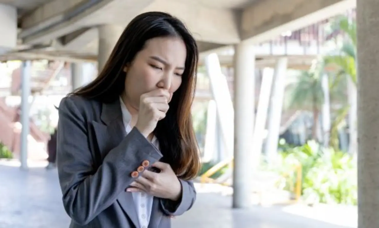 Se noti questa tosse, potrebbe essere collegata all’asma: ecco come identificarla