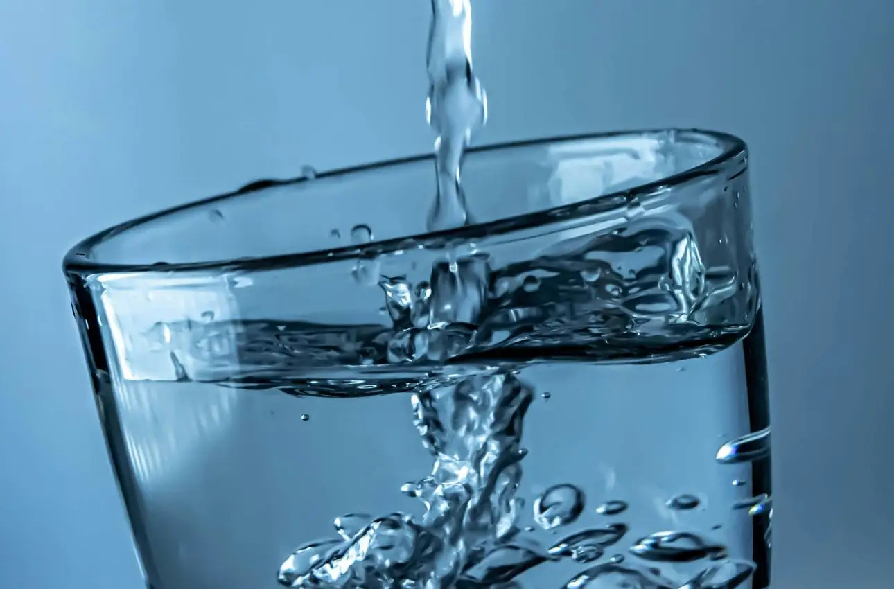 Pensi che l’acqua sia la bevanda più sana? Ecco cosa dicono i nutrizionisti