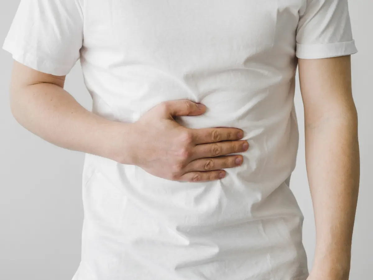 Pancia gonfia, dolore e bruciore? Ecco cosa si intende per disturbi gastrointestinali e quando preoccuparsi