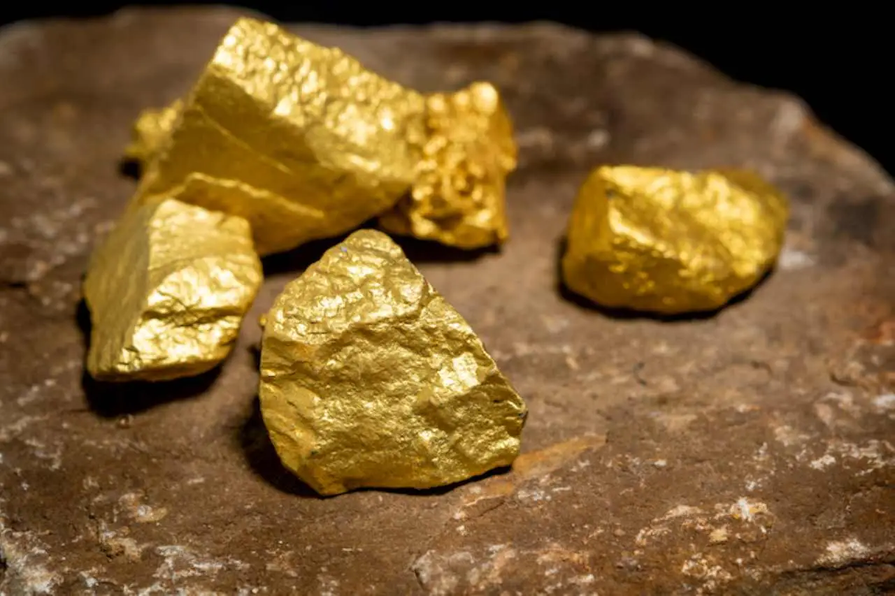 Vuoi creare un anello personalizzato fondendo il tuo oro vecchio? Ecco i costi reali
