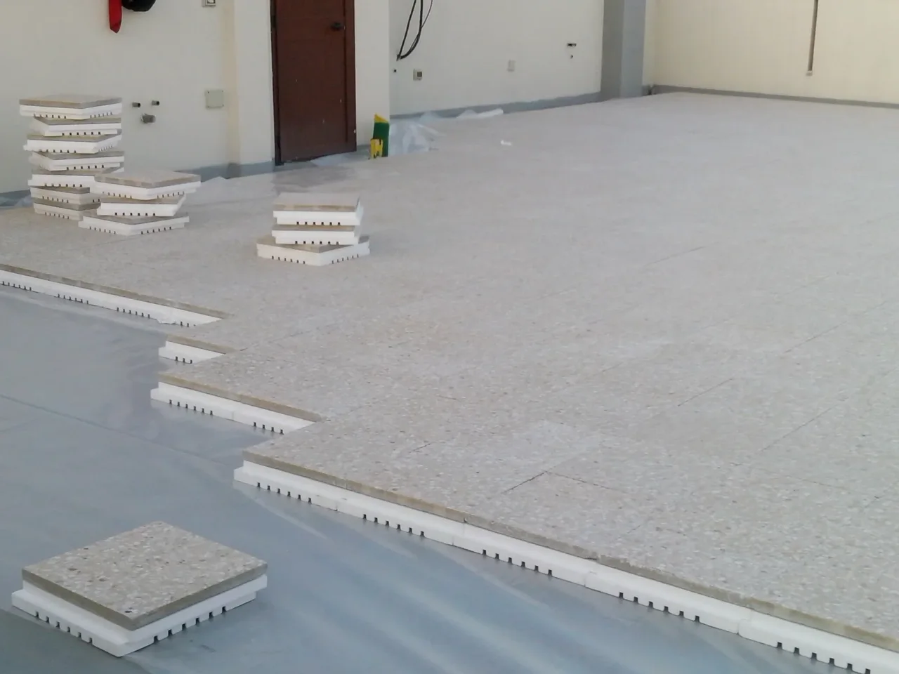 Devi sistemare il terrazzo che perde? Ecco i costi reali della riparazione