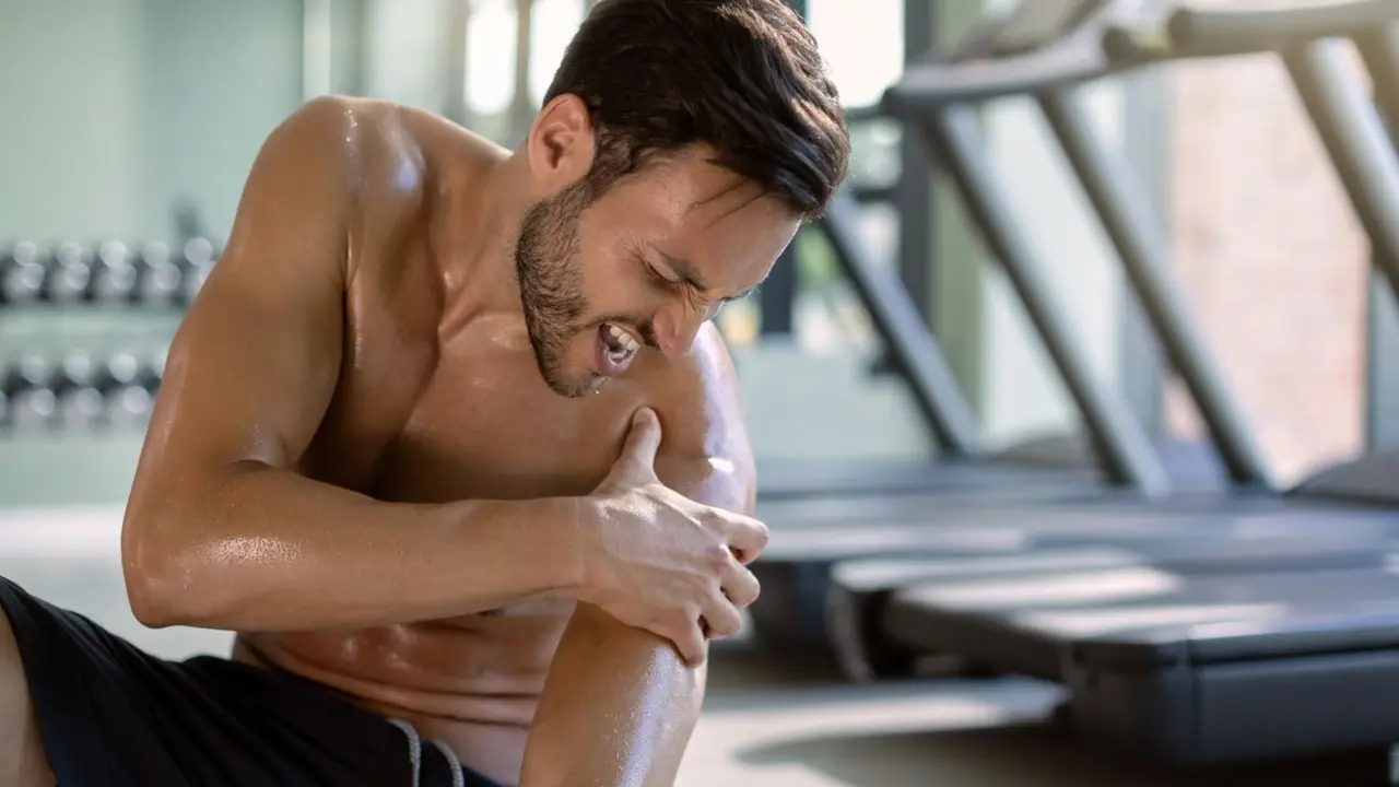 L’errore che fai ogni giorno e che causa dolori muscolari continui: ecco come evitarlo